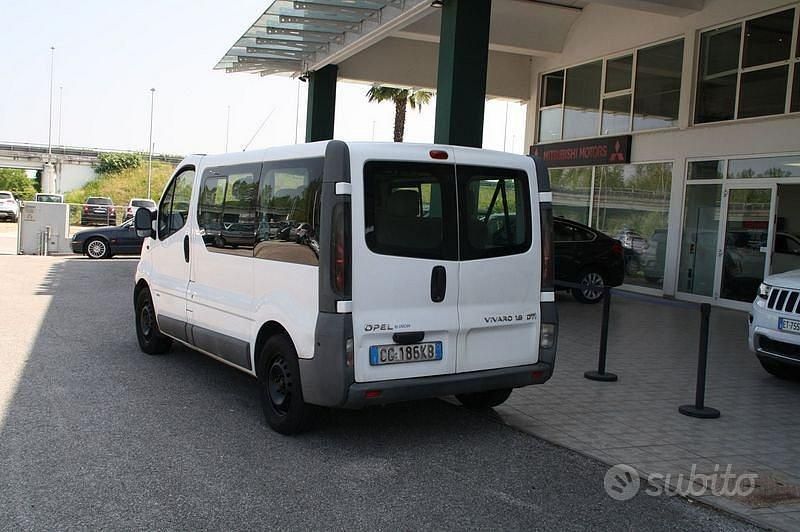 Usata Opel Vivaro 2003 Bianco Monovolume