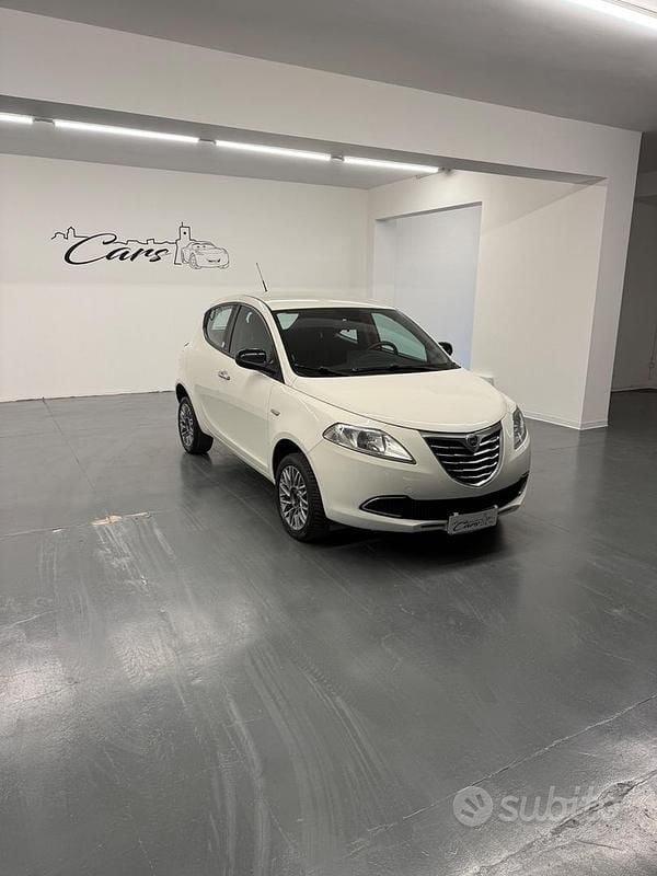 Usata Lancia Ypsilon Gold 85 CV (62 kW) 2013 Bianco Utilitaria