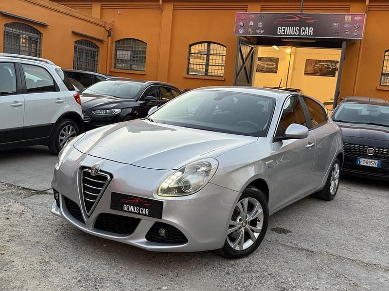Usata Alfa Romeo Giulietta Distinctive 120 CV (88 kW) 2010 Grigio Utilitaria