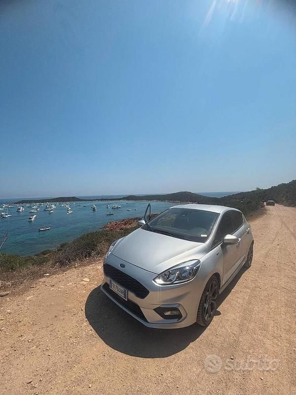 Usata Ford Fiesta 125 CV (91 kW) 2018 Grigio Utilitaria
