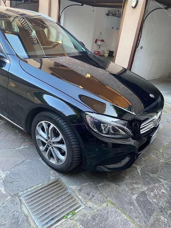 Usata Mercedes C200 Business 160 CV (117 kW) 2019 Nero Station wagon