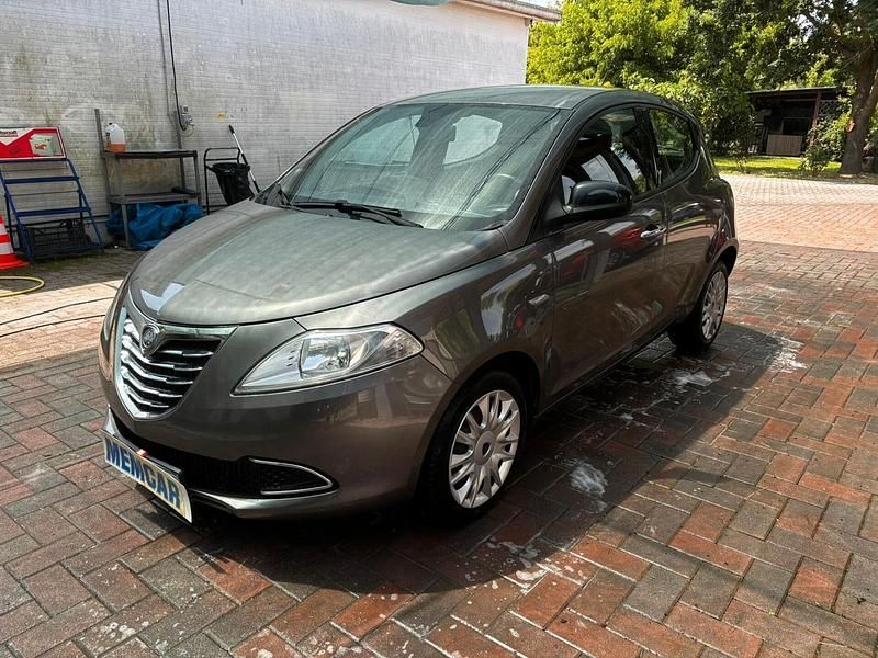Usata Lancia Ypsilon 95 CV (69 kW) 2011 Grigio Utilitaria