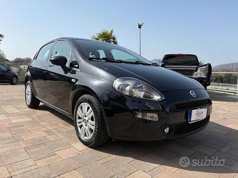 Usata Fiat Punto Lounge 95 CV (69 kW) 2017 Nero Utilitaria
