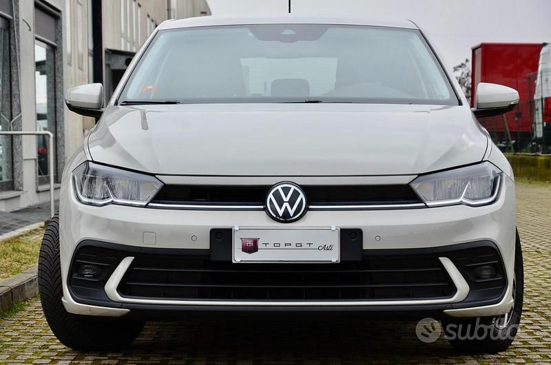 Usata VW Polo Life 95 CV (69 kW) 2023 Grigio Utilitaria