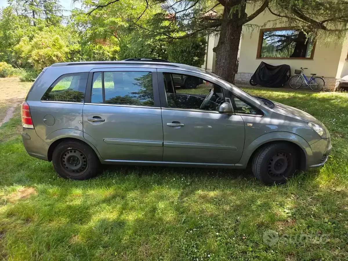 Usata Opel Zafira Cosmo 140 CV (102 kW) 2006 Grigio Monovolume