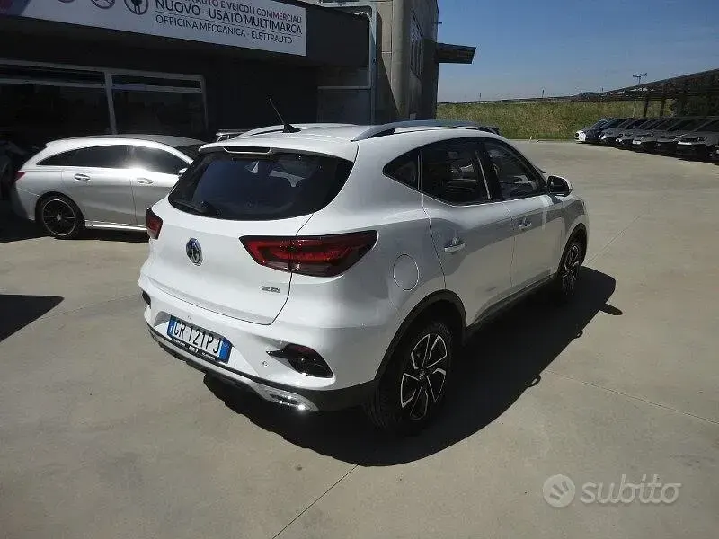 Usata MG ZS Luxury 111 CV (81 kW) 2023 Bianco SUV