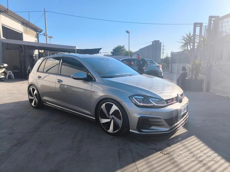 Grigio Usata 2019 VW Golf VII GTI Tre volumi | 23.900 € (Buon prezzo) - Immagine 1/4