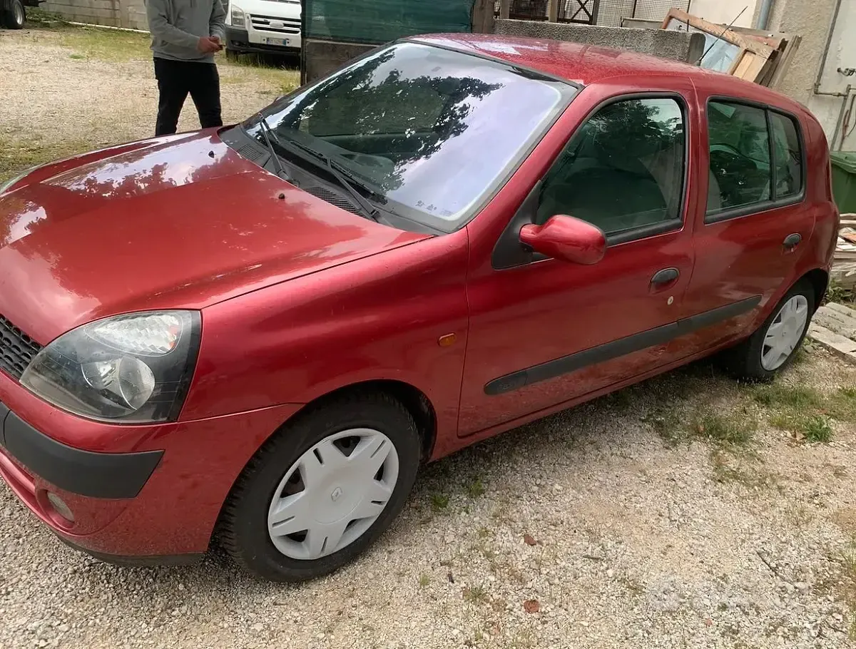 Usata Renault Clio Privilege 75 CV (55 kW) 2001 Rosso Berlina