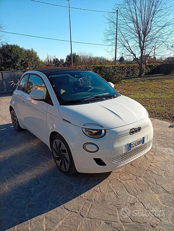 Usata Fiat 500e Icon 69 kW (95 CV) 2021 Bianco Cabrio