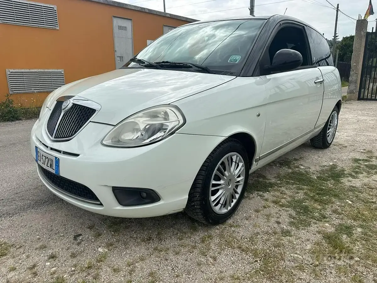Usata Lancia Ypsilon 60 CV (44 kW) 2010 Utilitaria