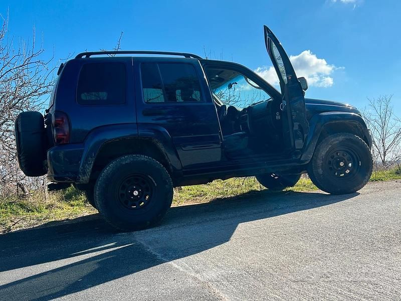 Usata Jeep Cherokee 2002 Blu SUV
