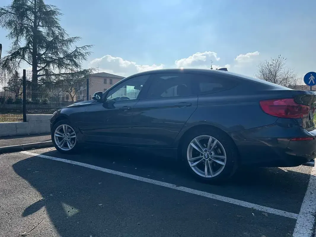 Usata BMW 318 Advantage 150 CV (110 kW) 2017 Blu/azzurro Berlina