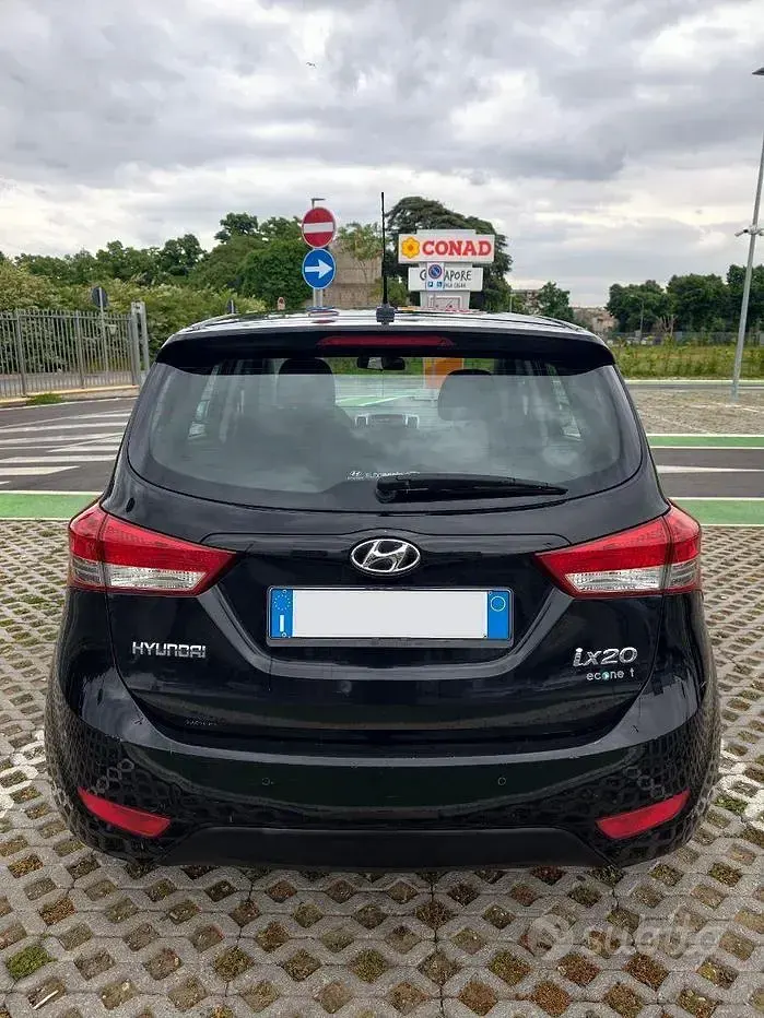 Usata Hyundai ix20 Comfort 90 CV (66 kW) 2015 Nero Utilitaria