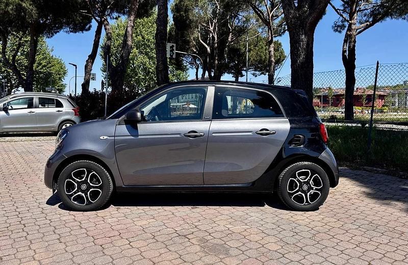 Usata Smart ForFour Passion 90 CV (66 kW) 2018 Grigio Utilitaria