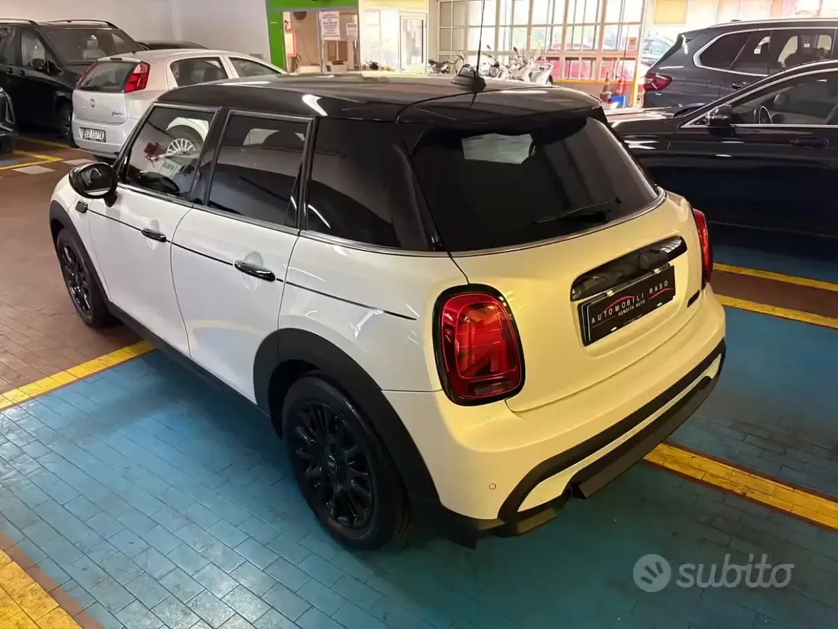 Usata Mini Cooper Essential 136 CV (100 kW) 2023 Perlato Utilitaria