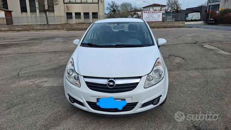 Usata Opel Corsa 58 CV (42 kW) 2009 Bianco Utilitaria