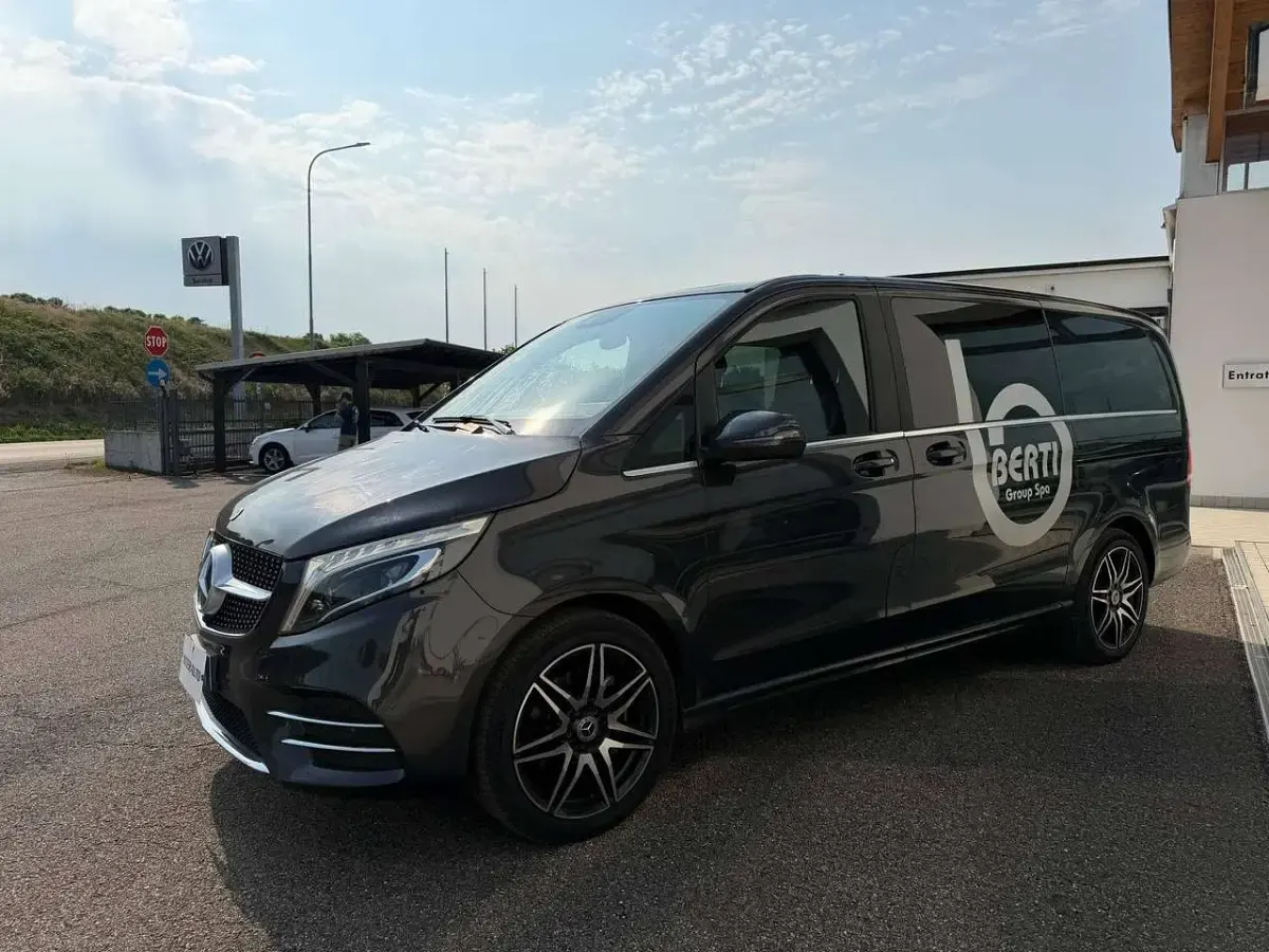 Usata Mercedes V250 Premium 190 CV (139 kW) 2021 Grigio Monovolume