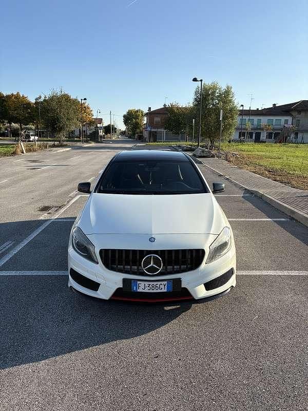 Usata 2017 Mercedes A200 Premium Tre volumi | 9750 € (Super prezzo) - Immagine 1/4