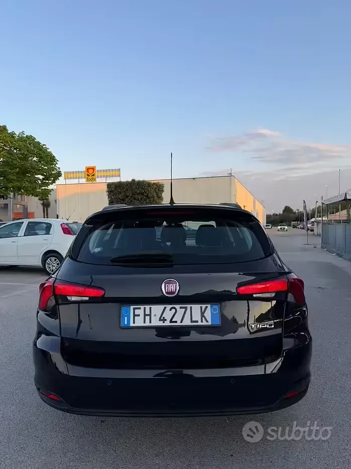 Usata Fiat Tipo Lounge 120 CV (88 kW) 2017 Nero Station wagon