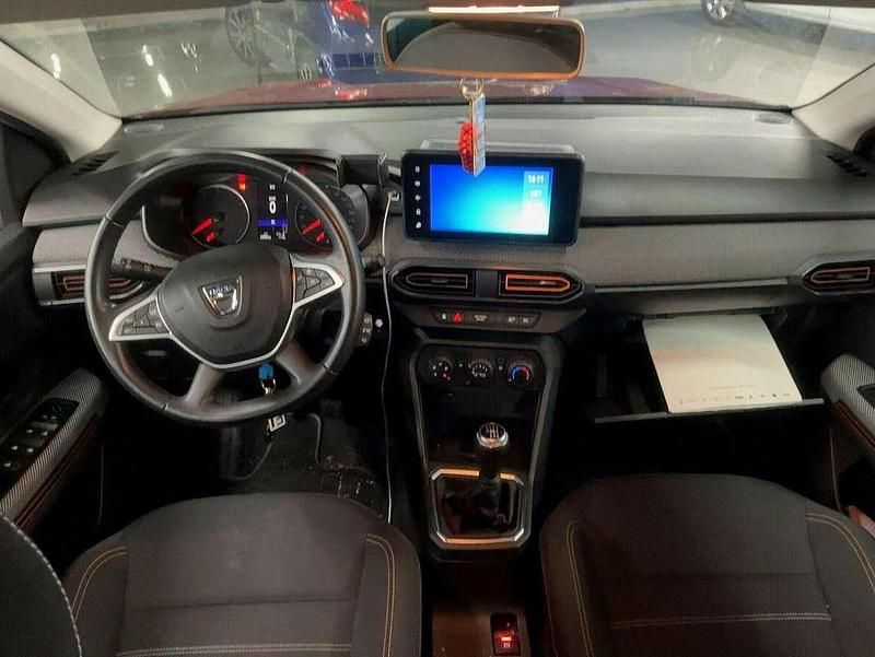 Begagnad Dacia Sandero Comfort 91 HK (66 kW) 2022 Röd Sedan