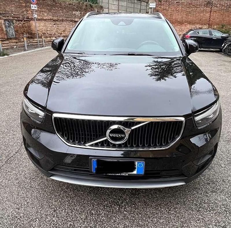 Usata Volvo XC40 Momentum 197 CV (144 kW) 2021 Nero SUV