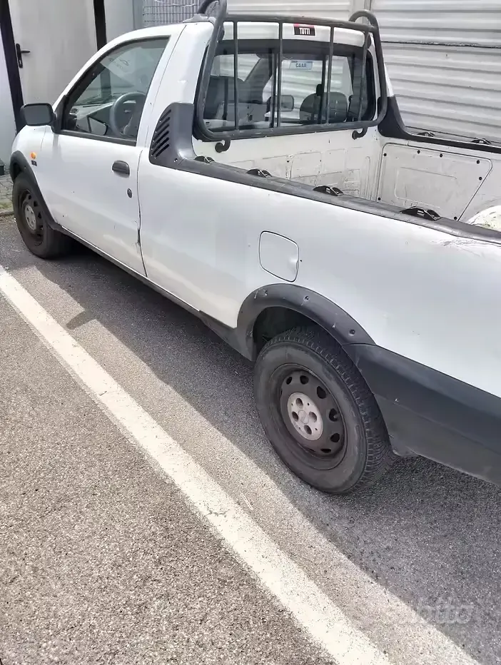 Usata Fiat Strada 69 CV (50 kW) 2000 Pick-up