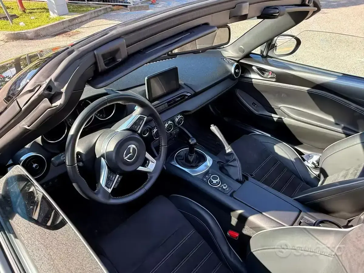 Usata Mazda MX5 Inclusive 184 CV (135 kW) 2021 Grigio Cabrio