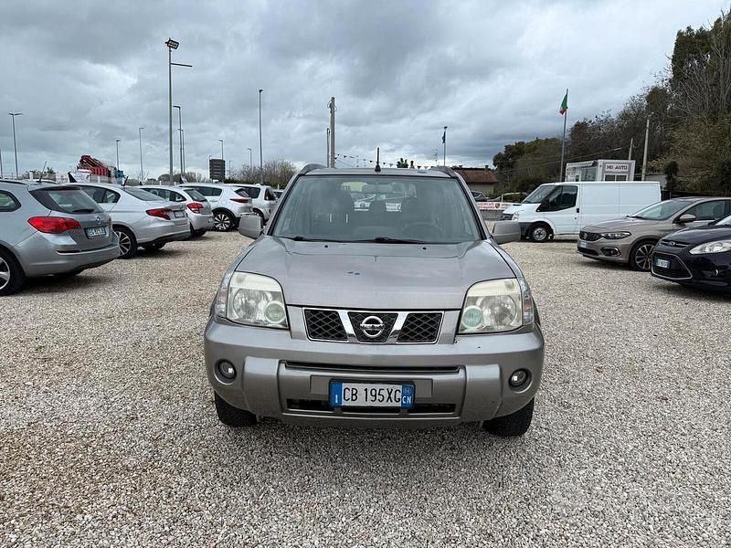 Usata Nissan X-Trail 136 CV (100 kW) 2004 Grigio SUV