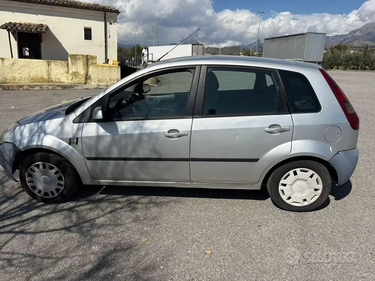 Usata Ford Fiesta 2005 Grigio Utilitaria
