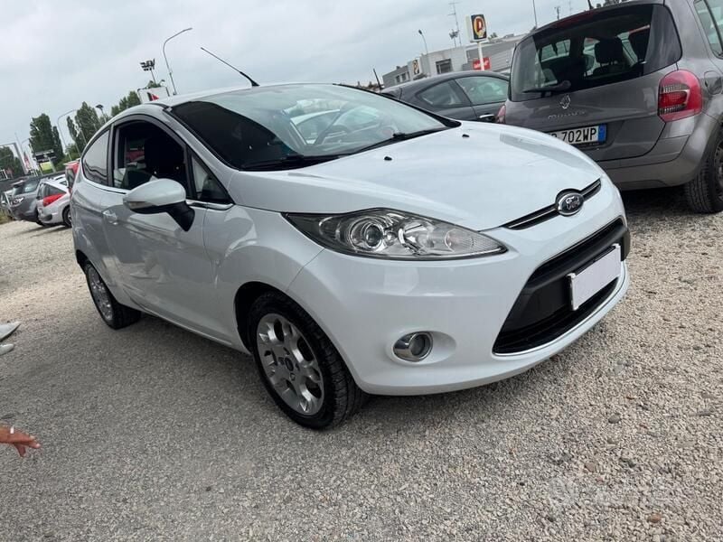 Usata Ford Fiesta 82 CV (60 kW) 2012 Utilitaria