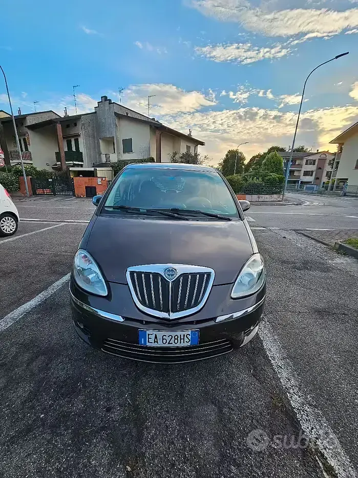 Usata Lancia Musa 95 CV (69 kW) 2010 Marrone Monovolume