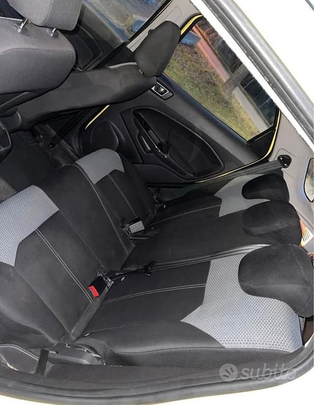 Begagnad Ford Ecosport 2015 Gul SUV