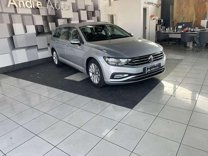 Usata VW Passat Business 150 CV (110 kW) 2021 Riflesso metallizato Station wagon