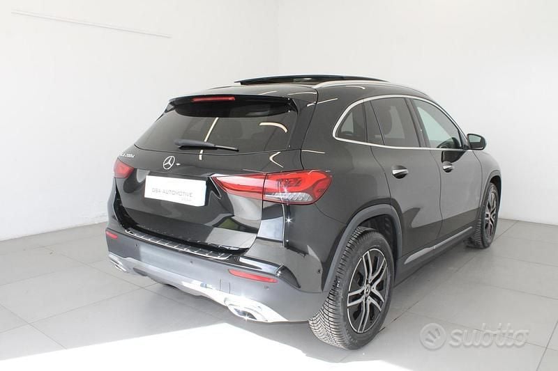 Usata Mercedes GLA200 150 CV (110 kW) 2022 Viola SUV