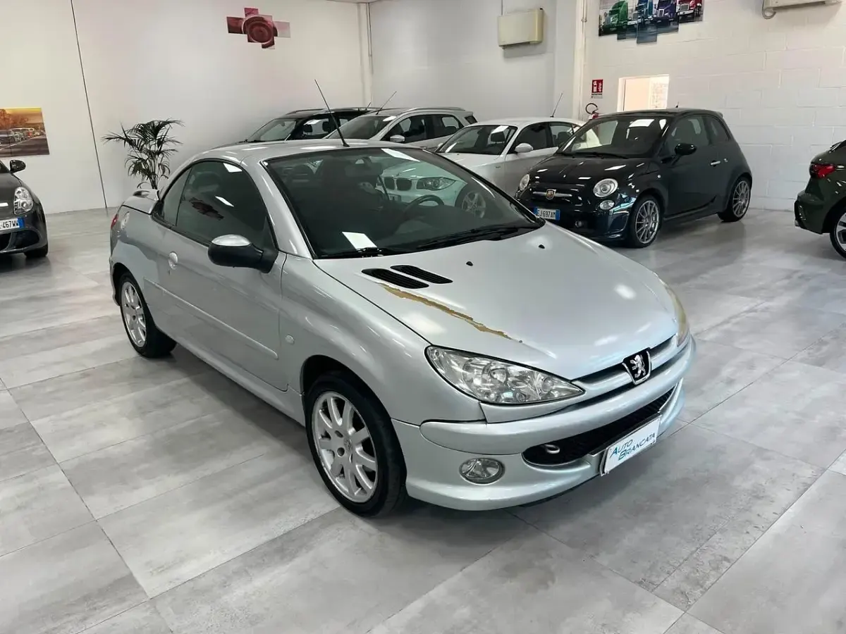 Usata Peugeot 206 CC 109 CV (80 kW) 2004 Argento Cabrio