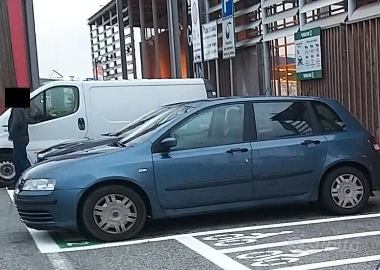 Usata Fiat Stilo Active 116 CV (85 kW) 2002 Blu/azzurro Berlina