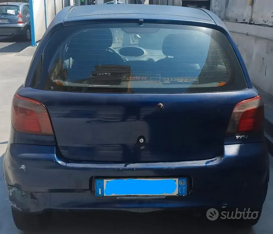 Usata Toyota Yaris 68 CV (50 kW) 2001 Blu Berlina