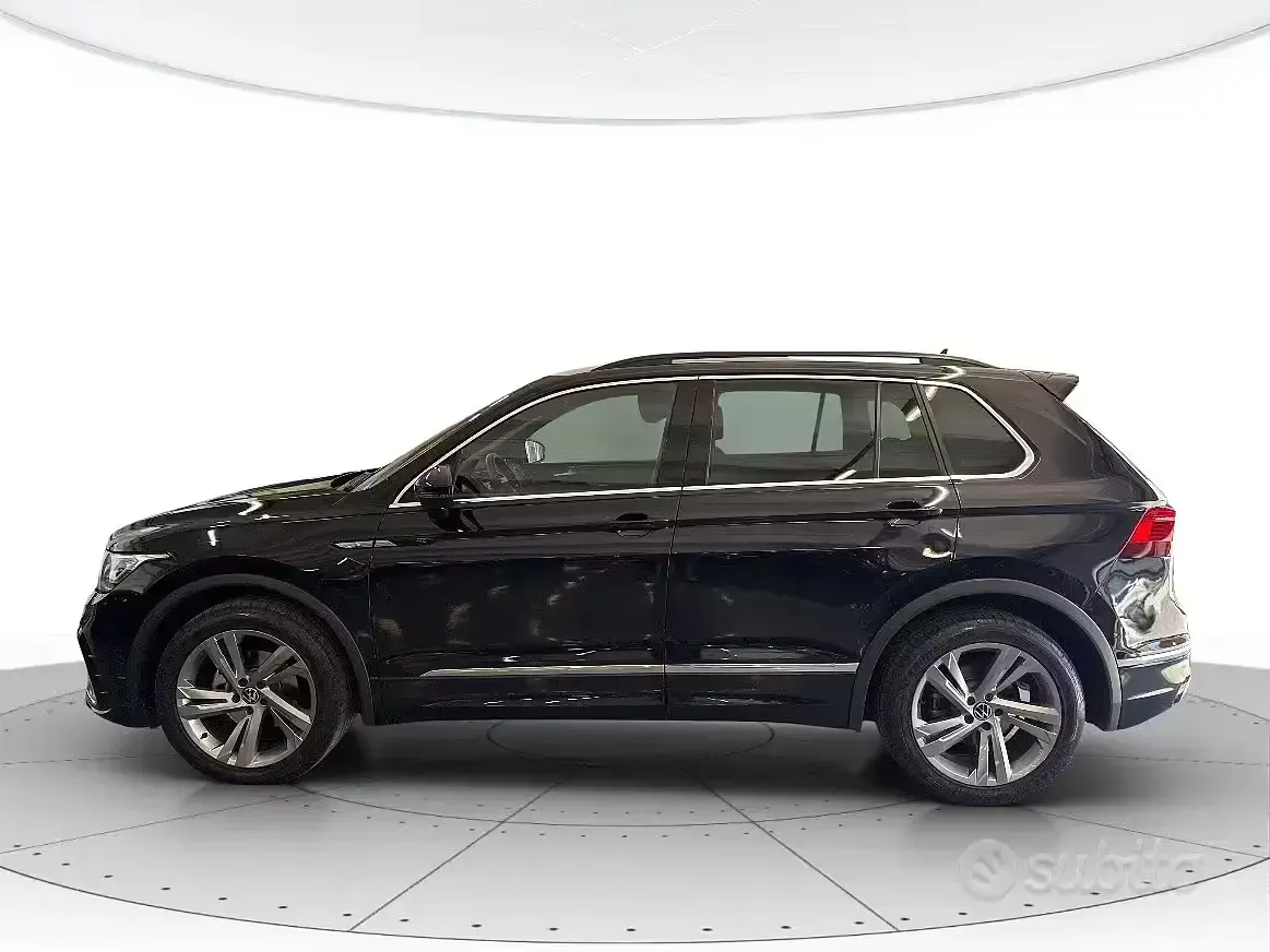 Usata VW Tiguan R-line 150 CV (110 kW) 2022 Nero metallizzato SUV