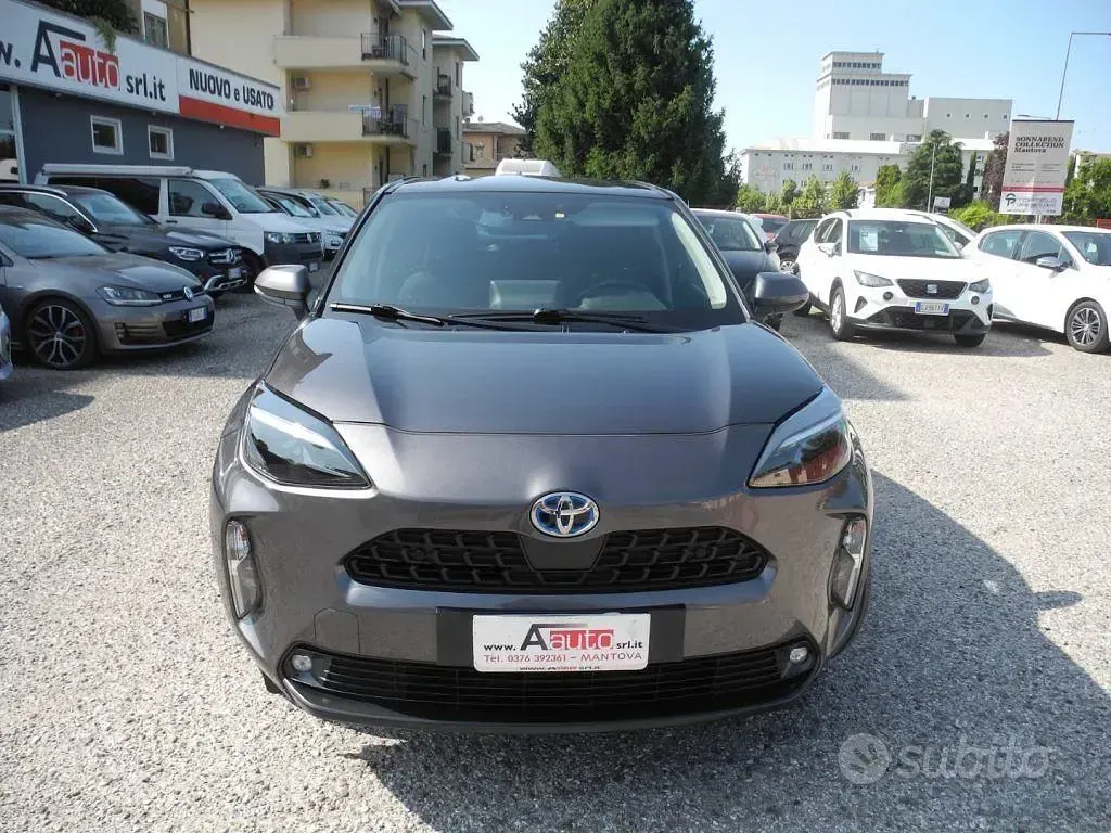 Usata Toyota Yaris Cross Business Edition 92 CV (67 kW) 2024 Grigio scuro SUV