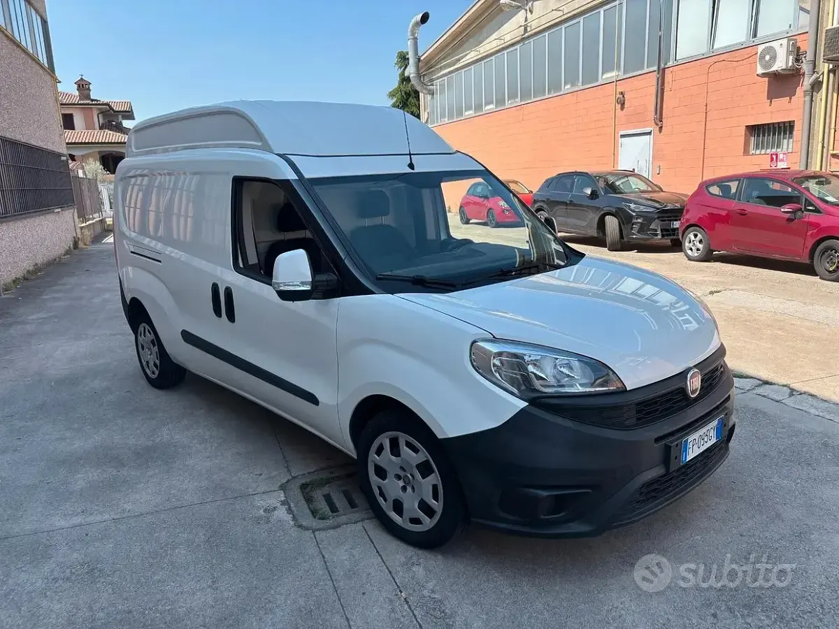 Usata Fiat Doblò Lounge 120 CV (88 kW) 2018 Bianco Monovolume