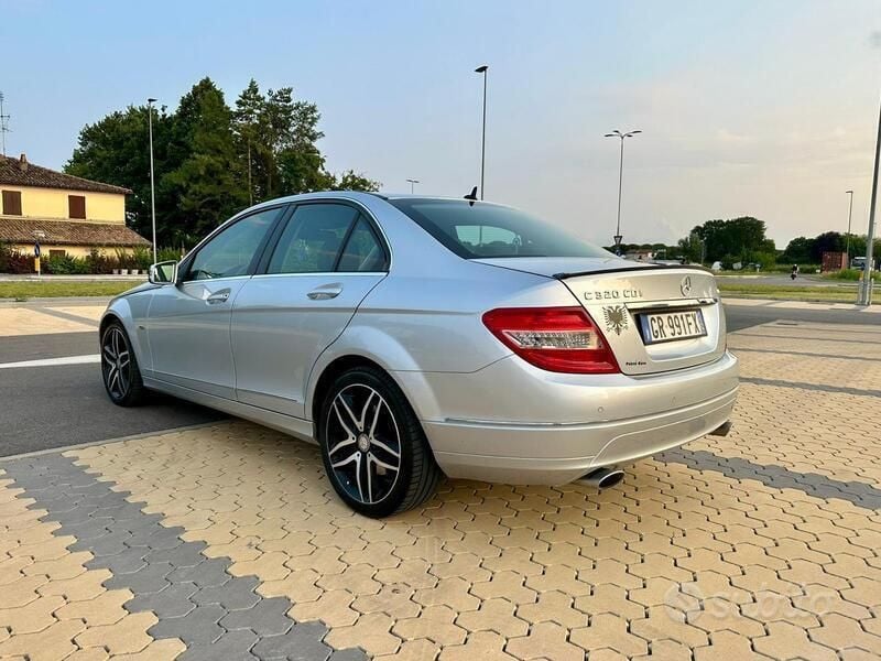 Usata Mercedes C320 224 CV (164 kW) 2008 Grigio Berlina