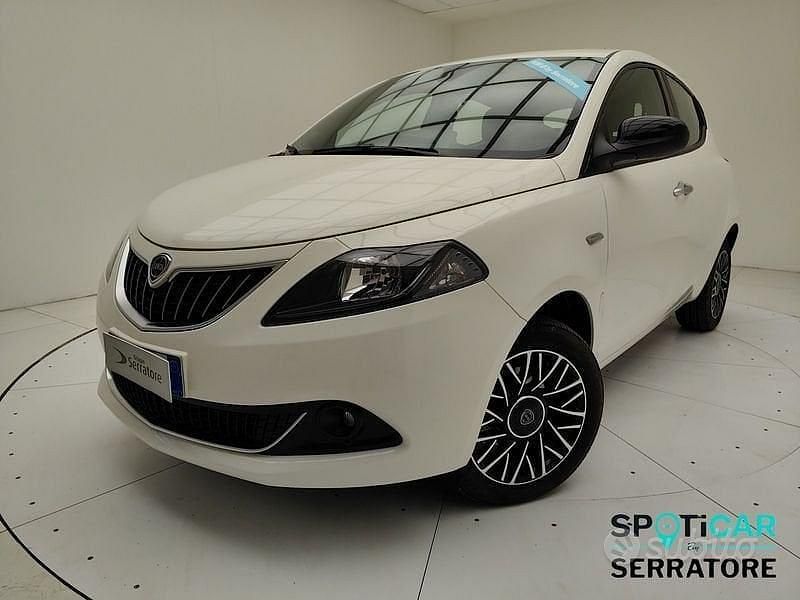 Bianco Usata 2024 Lancia Ypsilon Due volumi | 17.500 € (Molto cara) - Immagine 1/4