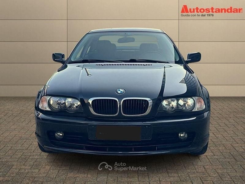 Begagnad BMW 318 140 HK (102 kW) 2000 Svart Sportkupé