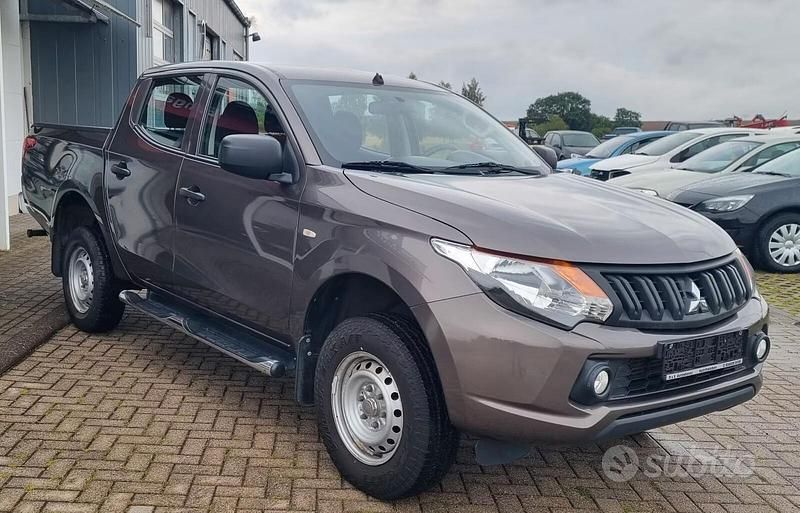 Marrone Usata 2017 Mitsubishi L200 Invite Pick-up | 15.890 € (Ottimo prezzo) - Immagine 1/4