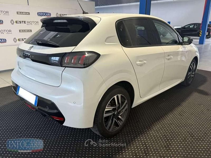 Usata Peugeot 208 Active 75 CV (55 kW) 2022 Bianco pastello Utilitaria