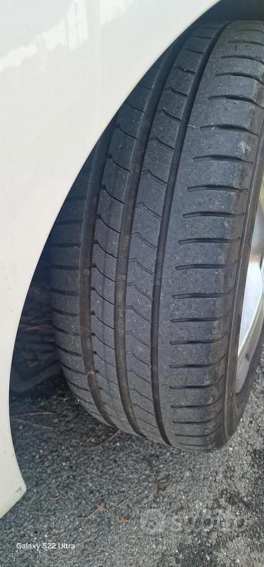 Usata VW New Beetle 105 CV (77 kW) 2010 Bianco Utilitaria