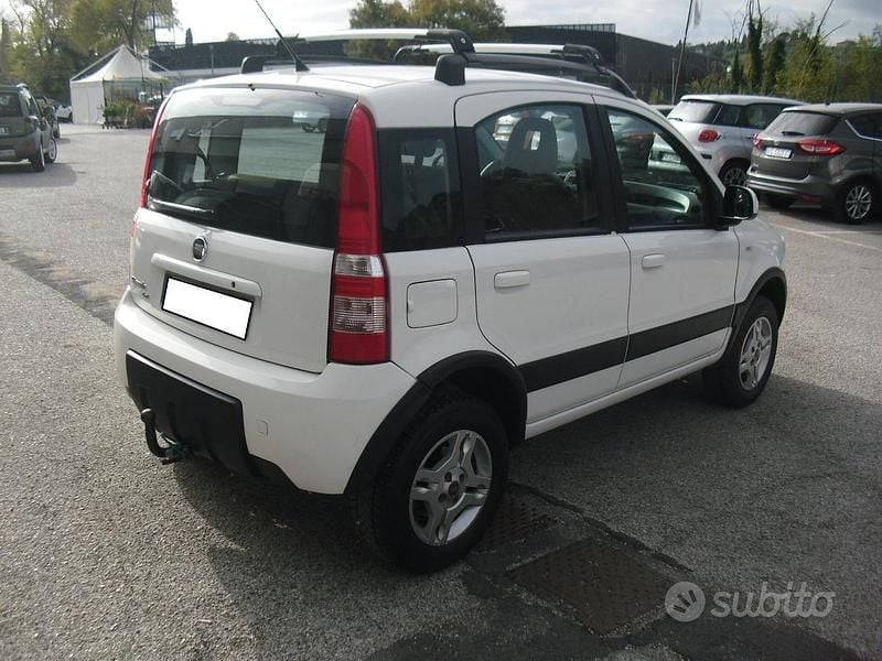 Usata Fiat Panda 4x4 Climbing 75 CV (55 kW) 2012 Bianco Utilitaria