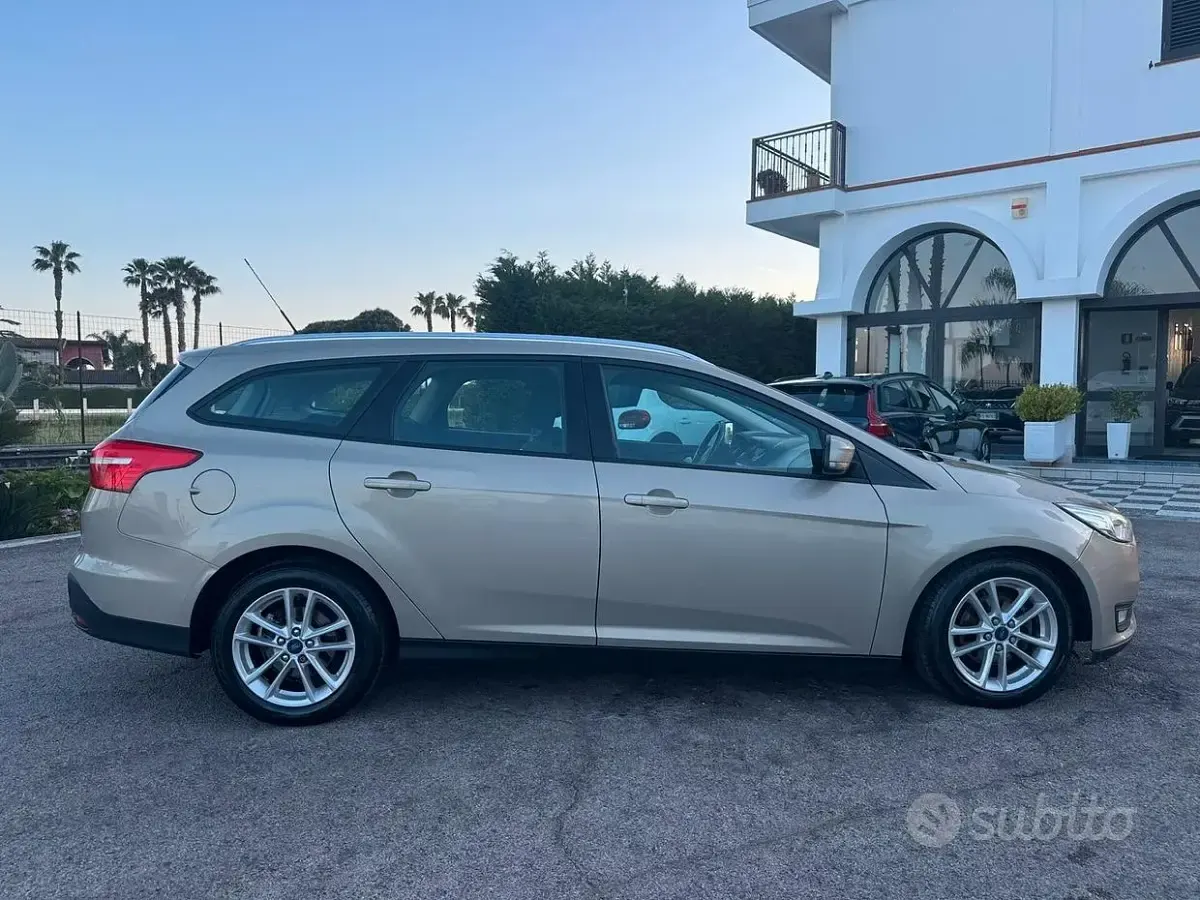 Usata Ford Focus S 120 CV (88 kW) 2017 Giallo Station wagon