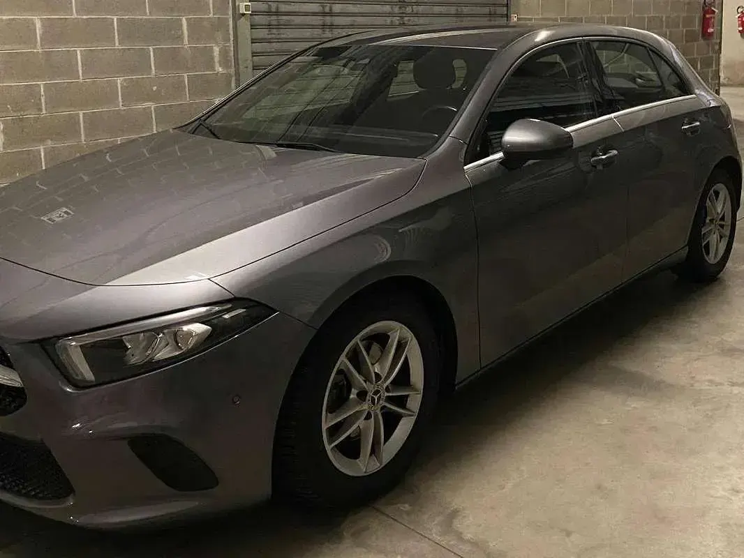 Usata Mercedes A180 Premium 116 CV (85 kW) 2019 Grigio Berlina