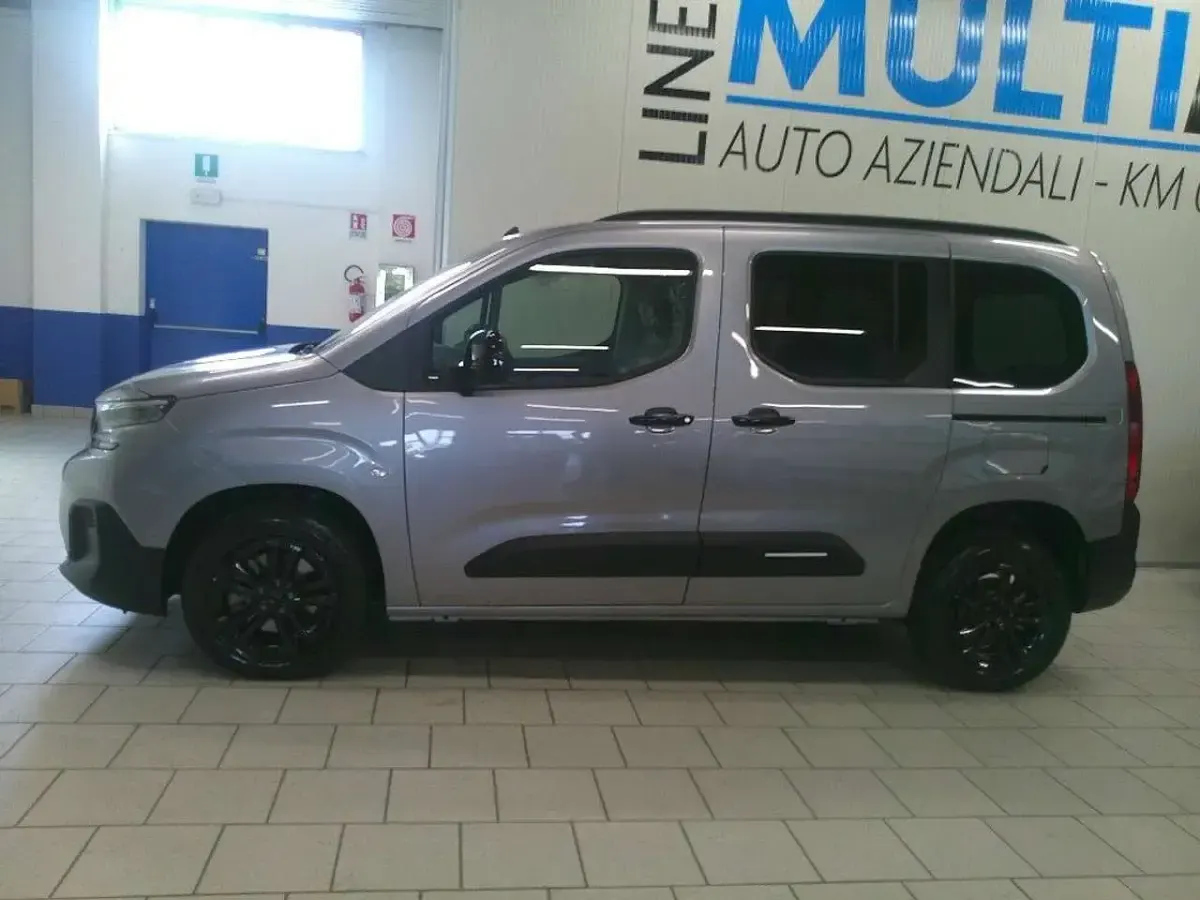 Nuova Citroën Berlingo 131 CV (96 kW) 2026 Grigio metallizzato Monovolume